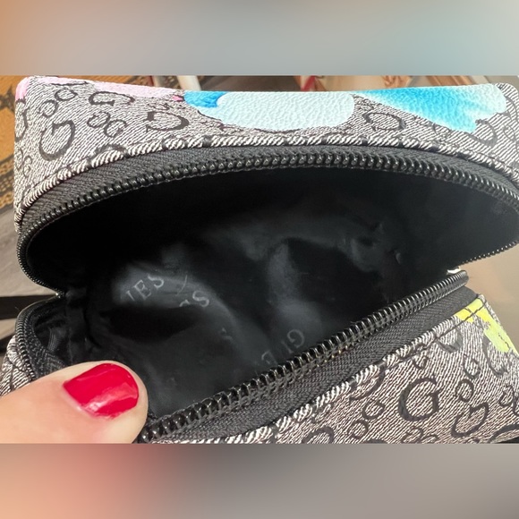 GUESS Cosmetic bag - Picture 4 of 9